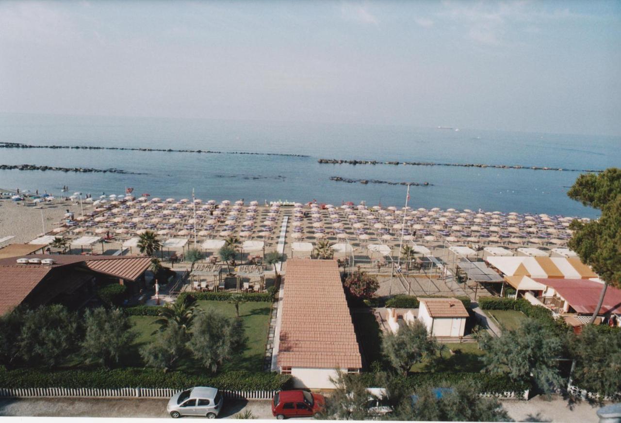 Campeggio Italia Marina di Massa Exterior photo